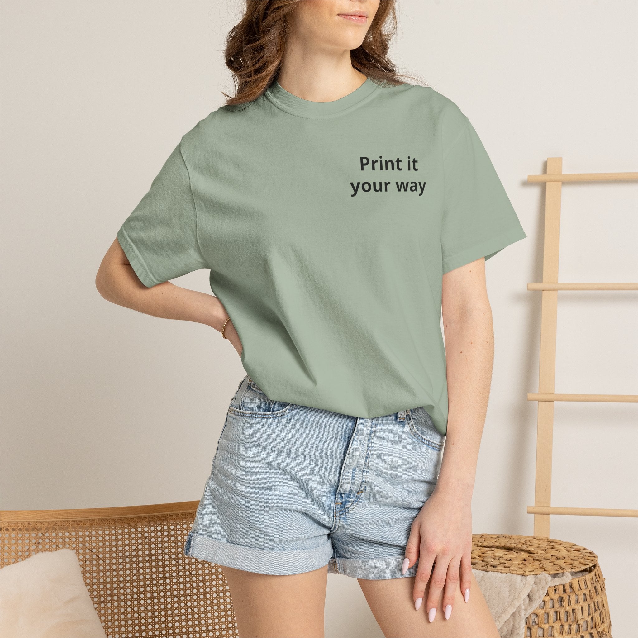 Personalizable Hairstylist Scissors and Comb T-shirt | Salon Girlie Aesthetic