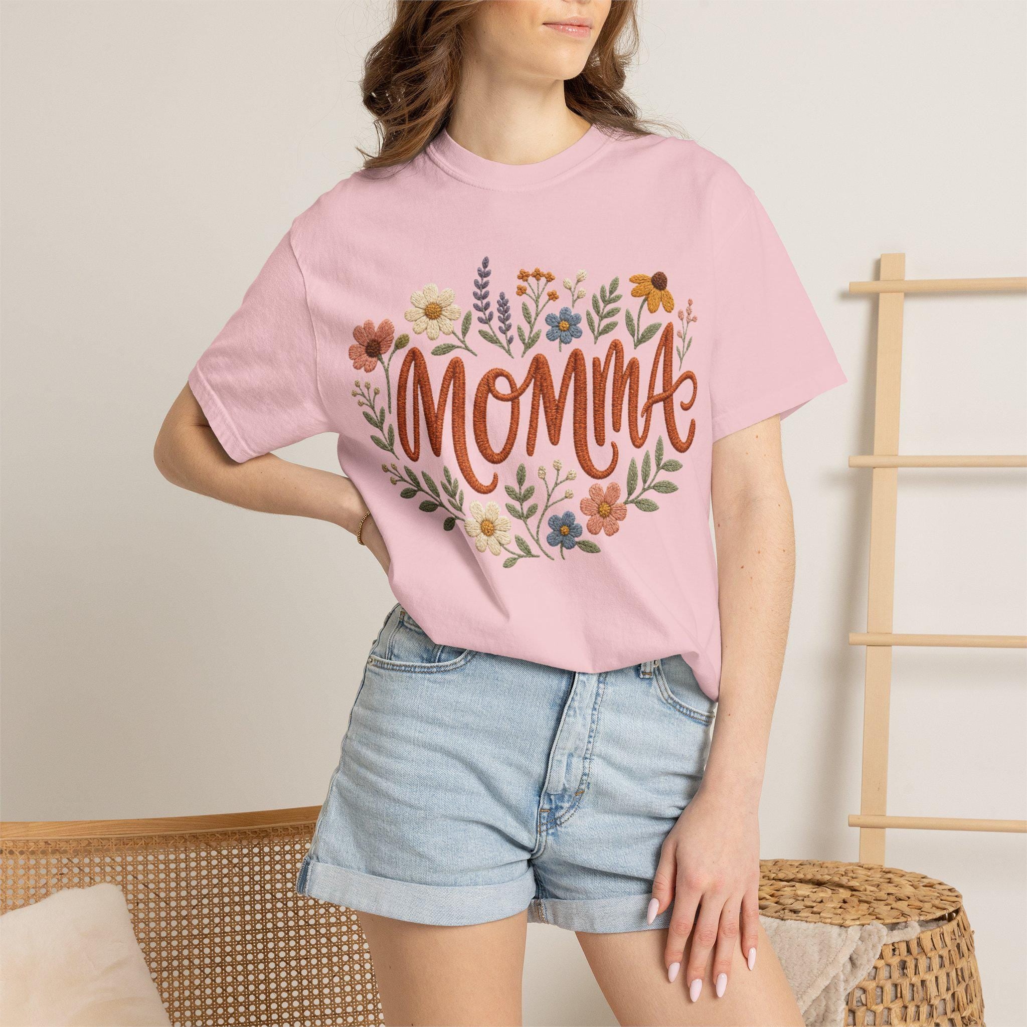 Momma Floral Script T-Shirt | Handlettered Mom Typography, Flower Wreath